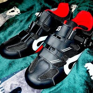 Peloton riding shoes unisex size 41 like new used twice